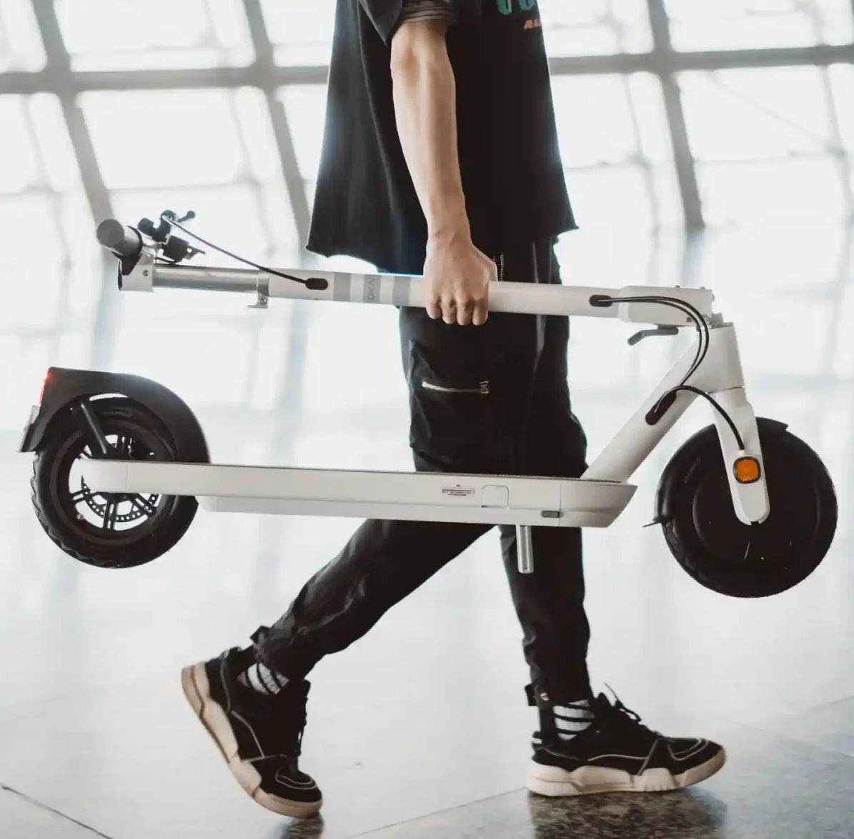 26lb Ultra-Light E-Scooter – Fast-Folding, Hidden Handle, 22-Mile Real Range, Portable & Powerful
