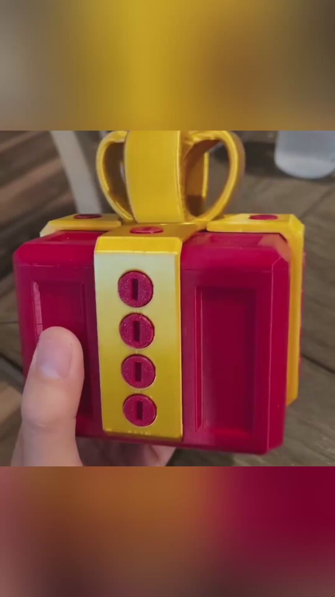 🎁 Annoying Gift Box (Funny 3D Gag Box)
